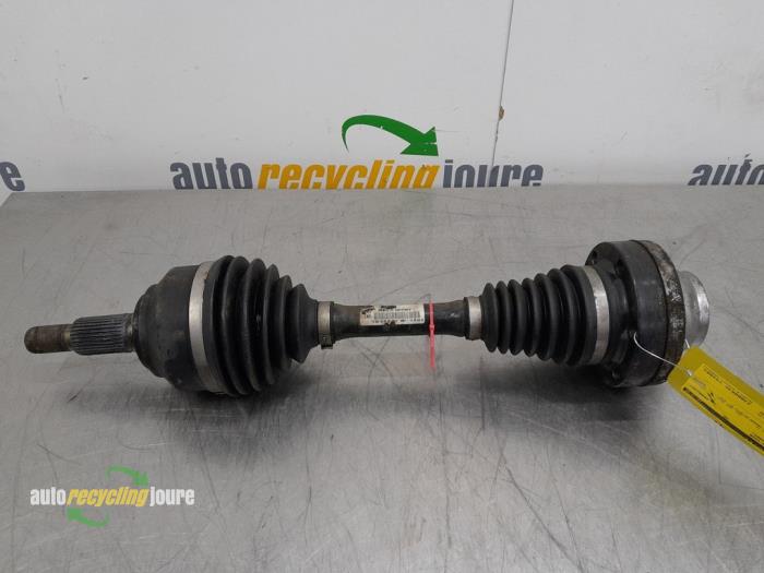Gebruikte Aandrijfas links-voor Volkswagen Touareg (7LA/7L6) 5.0 TDI V10 Prijs € 74,99 Margeregeling aangeboden door Autorecycling Joure B.V.