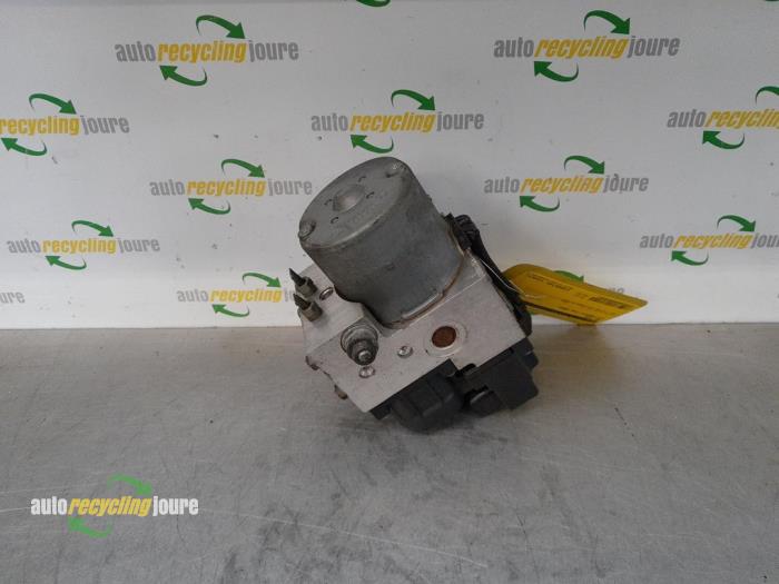 Gebruikte ABS Pomp Kia Sorento I (JC) 3.5 V6 24V Prijs € 69,99 Margeregeling aangeboden door Autorecycling Joure B.V.