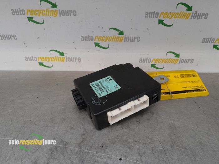 Gebruikte Boordcomputer Kia Sorento I (JC) 3.5 V6 24V Prijs € 25,00 Margeregeling aangeboden door Autorecycling Joure B.V.