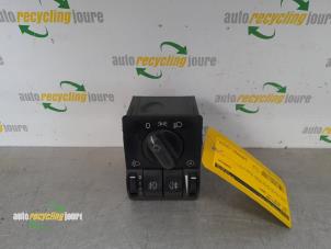 Gebruikte Licht Schakelaar Opel Astra G (F08/48) 1.8 16V Prijs € 25,00 Margeregeling aangeboden door Autorecycling Joure B.V.