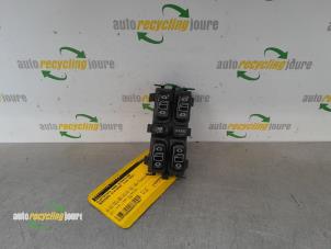 Gebruikte Elektrisch Raam Schakelaar Mercedes A (W168) 1.9 A-190 Prijs € 25,00 Margeregeling aangeboden door Autorecycling Joure B.V.