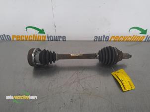 Gebruikte Aandrijfas links-voor Volkswagen Polo V (6R) 1.2 12V Prijs € 34,99 Margeregeling aangeboden door Autorecycling Joure B.V.