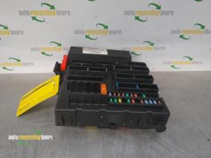 Gebruikte Zekeringkast Saab 9-3 Sport Estate (YS3F) 1.9 TiD 16V Prijs € 59,99 Margeregeling aangeboden door Autorecycling Joure B.V.