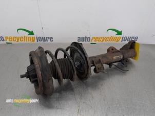 Gebruikte Schokdemper links-voor Mercedes C Sportcoupé (C203) 2.0 C-200K 16V Prijs € 49,99 Margeregeling aangeboden door Autorecycling Joure B.V.