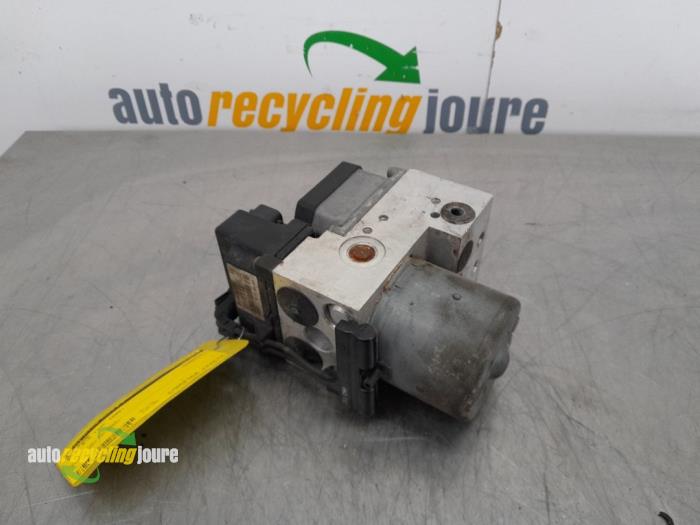 Gebruikte ABS Pomp Saab 9-5 (YS3E) 3.0 t V6 24V Prijs € 150,00 Margeregeling aangeboden door Autorecycling Joure B.V.