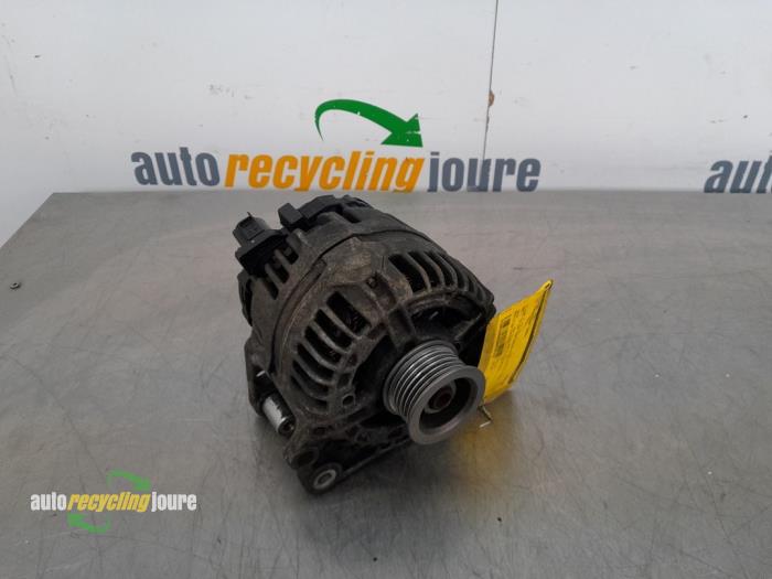 Gebruikte Dynamo Volkswagen Polo IV (9N1/2/3) 1.4 FSI 16V Prijs € 39,99 Margeregeling aangeboden door Autorecycling Joure B.V.
