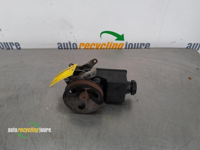 Gebruikte Pomp Servo Ssang Yong Kyron 2.0 M 200 Xdi 16V 4x4 Prijs € 69,99 Margeregeling aangeboden door Autorecycling Joure B.V.