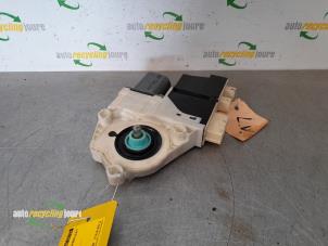 Gebruikte Motor electrisch raam Peugeot 307 SW (3H) 2.0 16V Prijs € 49,90 Margeregeling aangeboden door Autorecycling Joure B.V.