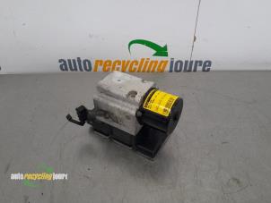 Gebruikte ABS Pomp Alfa Romeo 159 Sportwagon (939BX) 1.9 JTDm Prijs € 99,99 Margeregeling aangeboden door Autorecycling Joure B.V.