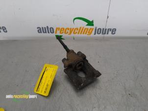 Gebruikte Remklauw (Tang) links-achter Saab 9-5 Estate (YS3E) 2.3 Turbo 16V Aero TS Prijs € 39,99 Margeregeling aangeboden door Autorecycling Joure B.V.