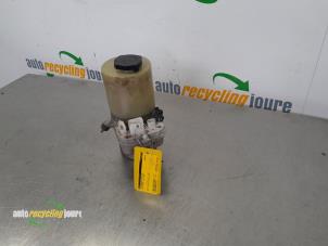 Gebruikte Servopomp Opel Signum (F48) 3.0 CDTI V6 24V Prijs € 69,99 Margeregeling aangeboden door Autorecycling Joure B.V.