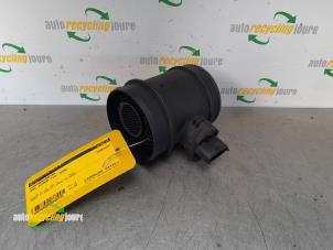 Gebruikte Luchtmassameter Opel Signum (F48) 3.0 CDTI V6 24V Prijs € 24,99 Margeregeling aangeboden door Autorecycling Joure B.V.