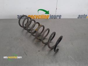 Gebruikte Schroefveer achter Volvo V40 (MV) 2.0 D2 16V Prijs € 29,99 Margeregeling aangeboden door Autorecycling Joure B.V.