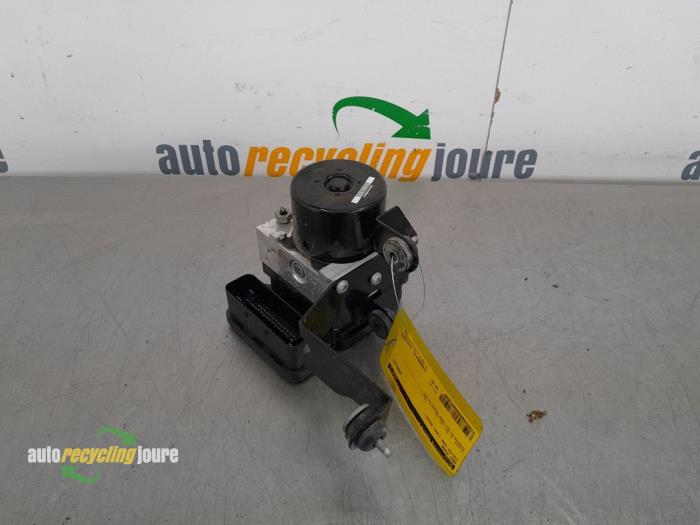 Gebruikte ABS Pomp Volvo V40 (MV) 2.0 D2 16V Prijs € 69,99 Margeregeling aangeboden door Autorecycling Joure B.V.