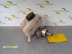 Gebruikte Hoofdremcilinder Mercedes CLK (C208) 3.2 320 V6 18V Prijs € 29,99 Margeregeling aangeboden door Autorecycling Joure B.V.