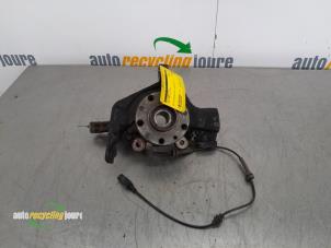 Gebruikte Fusee links-voor Opel Combo 1.6 CDTI 16V Prijs € 39,99 Margeregeling aangeboden door Autorecycling Joure B.V.