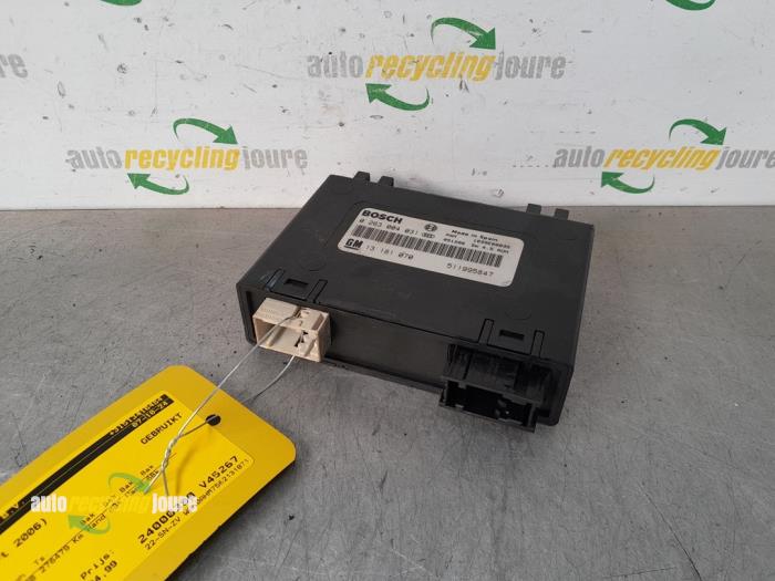Gebruikte PDC Module Opel Zafira (M75) 2.2 16V Direct Ecotec Prijs € 24,99 Margeregeling aangeboden door Autorecycling Joure B.V.