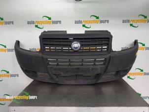 Gebruikte Bumper voor Fiat Doblo Cargo (223) 1.3 D 16V Multijet Prijs € 100,00 Margeregeling aangeboden door Autorecycling Joure B.V.