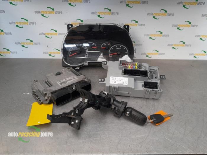 Gebruikte Computer Motormanagement Opel Combo 1.6 CDTI 16V Prijs € 149,99 Margeregeling aangeboden door Autorecycling Joure B.V.