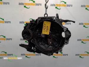 Gebruikte Versnellingsbak Volkswagen Caddy III (2KA,2KH,2CA,2CH) 2.0 SDI Prijs € 349,99 Margeregeling aangeboden door Autorecycling Joure B.V.