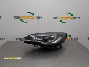 Gebruikte Linker Koplamp Opel Astra K Sports Tourer 1.6 CDTI 110 16V Prijs € 422,29 Inclusief btw aangeboden door Autorecycling Joure B.V.