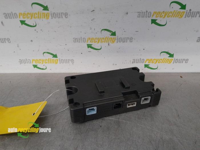 Gebruikte Radio module Renault Grand Scénic III (JZ) 1.4 16V TCe 130 Prijs € 29,99 Margeregeling aangeboden door Autorecycling Joure B.V.