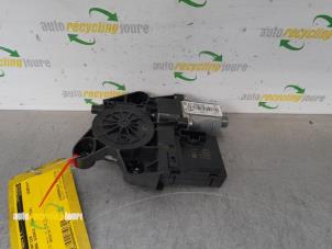 Gebruikte Motor electrisch raam Renault Grand Scénic III (JZ) 1.4 16V TCe 130 Prijs € 29,99 Margeregeling aangeboden door Autorecycling Joure B.V.