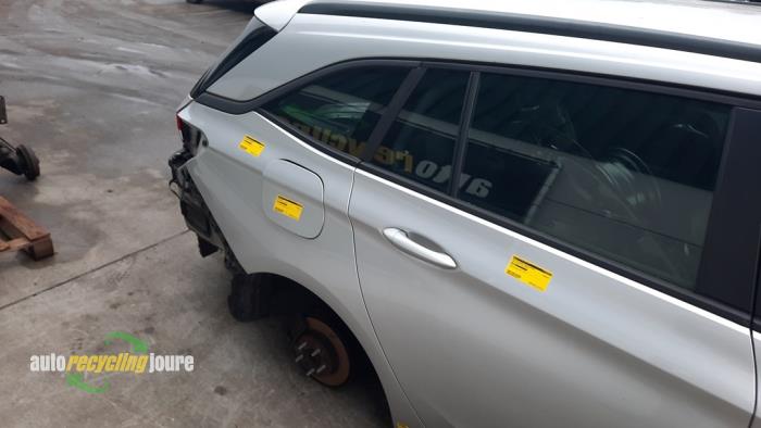 Zijpaneel rechts-achter van een Opel Astra K Sports Tourer 1.6 CDTI 110 16V 2018