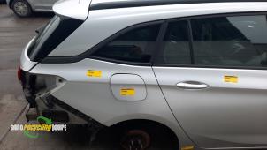 Gebruikte Achterscherm rechts Opel Astra K Sports Tourer 1.6 CDTI 110 16V Prijs op aanvraag aangeboden door Autorecycling Joure B.V.