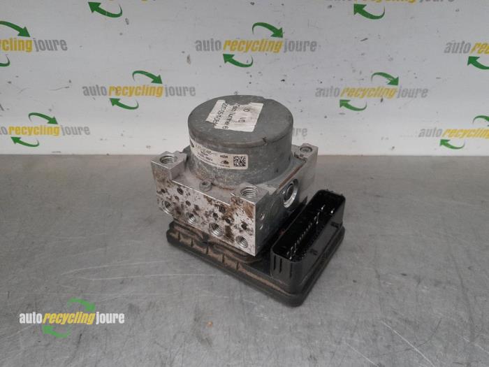 Gebruikte ABS Pomp Ford Focus 3 Wagon 1.5 TDCi Prijs € 225,00 Margeregeling aangeboden door Autorecycling Joure B.V.