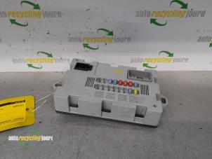 Gebruikte Zekeringkast Landrover Range Rover IV (LG) 5.0 V8 32V Supercharged Prijs € 39,99 Margeregeling aangeboden door Autorecycling Joure B.V.