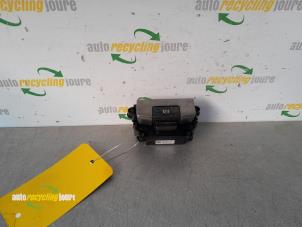 Gebruikte Schakelaar handrem Landrover Range Rover IV (LG) 5.0 V8 32V Supercharged Prijs € 29,99 Margeregeling aangeboden door Autorecycling Joure B.V.