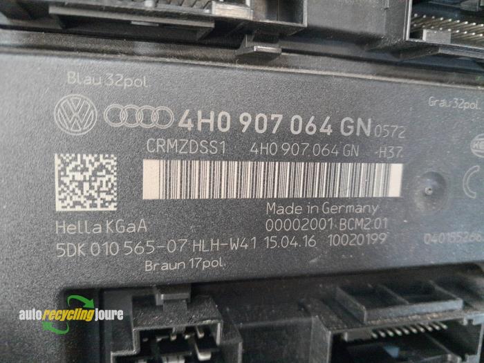Boordcomputer van een Audi A6 Avant (C7) 2.0 TDI 16V 2016
