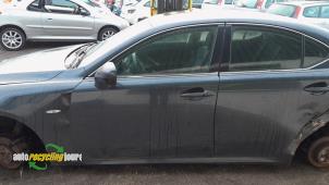 Gebruikte Portier 4Deurs links-voor Lexus IS (E2) 220d 16V Prijs € 175,00 Margeregeling aangeboden door Autorecycling Joure B.V.