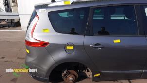 Gebruikte Achterscherm rechts Renault Grand Scénic III (JZ) 1.5 dCi 110 Prijs op aanvraag aangeboden door Autorecycling Joure B.V.