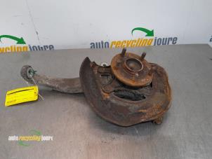 Gebruikte Fusee links-voor Lexus IS (E2) 220d 16V Prijs € 74,99 Margeregeling aangeboden door Autorecycling Joure B.V.