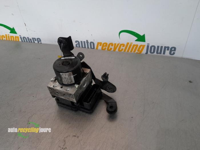 Gebruikte ABS Pomp Renault Grand Scénic III (JZ) 1.5 dCi 110 Prijs € 174,99 Margeregeling aangeboden door Autorecycling Joure B.V.
