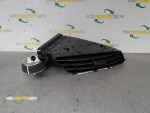 Gebruikte Luchtrooster Dashboard Ford C-Max (DXA) 1.0 Ti-VCT EcoBoost 12V 125 Prijs € 19,99 Margeregeling aangeboden door Autorecycling Joure B.V.