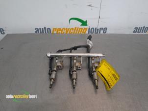 Gebruikte Injector brug Ford C-Max (DXA) 1.0 Ti-VCT EcoBoost 12V 125 Prijs € 99,99 Margeregeling aangeboden door Autorecycling Joure B.V.
