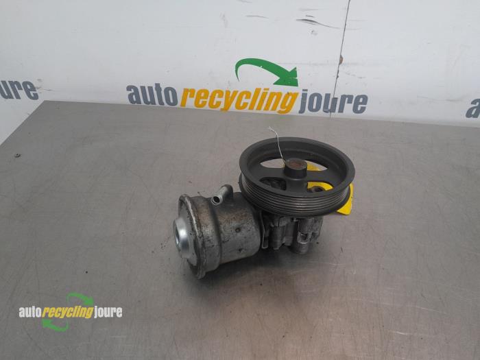 Gebruikte Pomp Servo Toyota Avensis Wagon (T25/B1E) 2.2 D-4D 16V D-CAT Prijs € 39,99 Margeregeling aangeboden door Autorecycling Joure B.V.