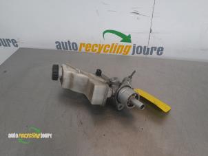 Gebruikte Hoofdremcilinder Toyota Avensis Wagon (T25/B1E) 2.2 D-4D 16V D-CAT Prijs € 29,99 Margeregeling aangeboden door Autorecycling Joure B.V.
