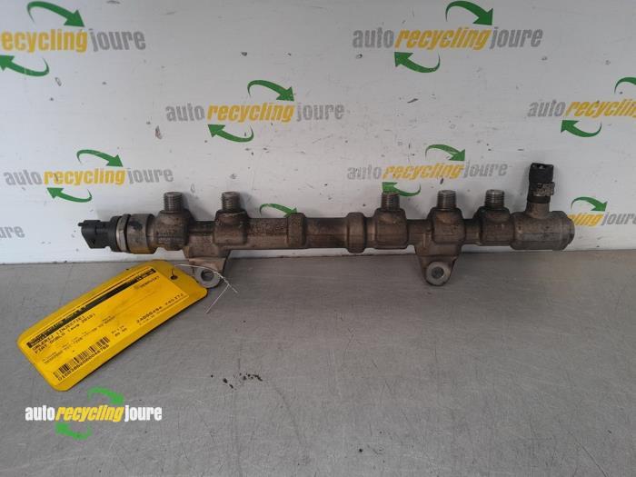 Gebruikte Injector brug Fiat Doblo Cargo (263) 1.3 MJ 16V DPF Euro 5 Prijs € 49,99 Margeregeling aangeboden door Autorecycling Joure B.V.