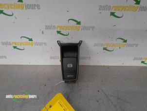 Gebruikte Handrem schakelaar BMW X5 (E70) 3.0sd 24V Prijs € 39,99 Margeregeling aangeboden door Autorecycling Joure B.V.