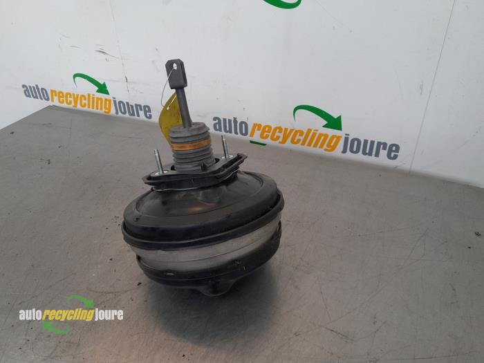 Gebruikte Rembekrachtiger BMW 5 serie Touring (F11) 535d 24V Prijs € 89,99 Margeregeling aangeboden door Autorecycling Joure B.V.