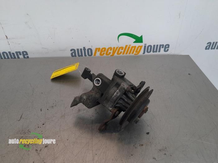 Gebruikte Pomp Servo Audi 80 (B4) 2.0 E Prijs € 49,99 Margeregeling aangeboden door Autorecycling Joure B.V.