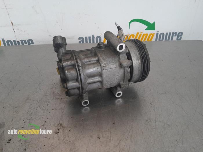 Aircopomp van een Dacia Sandero I (BS) 1.2 16V 2012