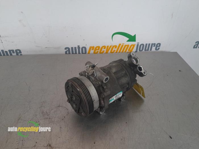 Aircopomp van een Dacia Sandero I (BS) 1.2 16V 2012