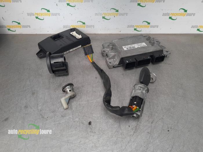 Gebruikte Computer Motormanagement Dacia Sandero I (BS) 1.2 16V Prijs € 175,00 Margeregeling aangeboden door Autorecycling Joure B.V.