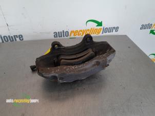 Gebruikte Remklauw (Tang) rechts-voor Audi Q7 (4LB) 3.0 TDI V6 24V Prijs € 149,00 Margeregeling aangeboden door Autorecycling Joure B.V.