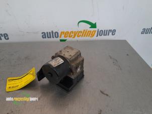 Gebruikte ABS Pomp Renault Trafic New (JL) 2.5 dCi 16V 135 Prijs € 99,99 Margeregeling aangeboden door Autorecycling Joure B.V.